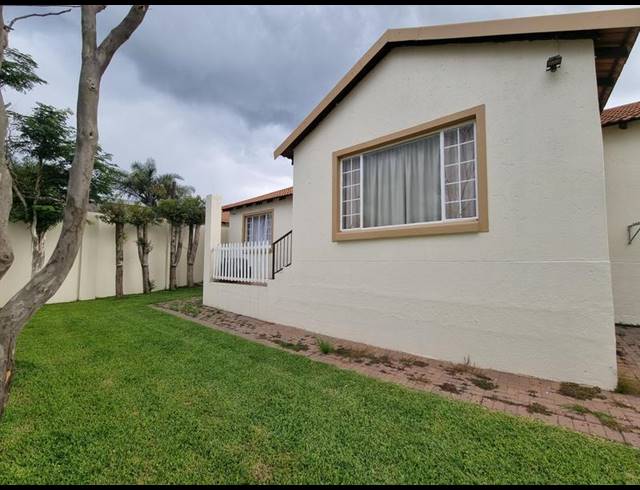 3 BEDROOM TOWNHOUSE FOR SALE IN AMAROSA